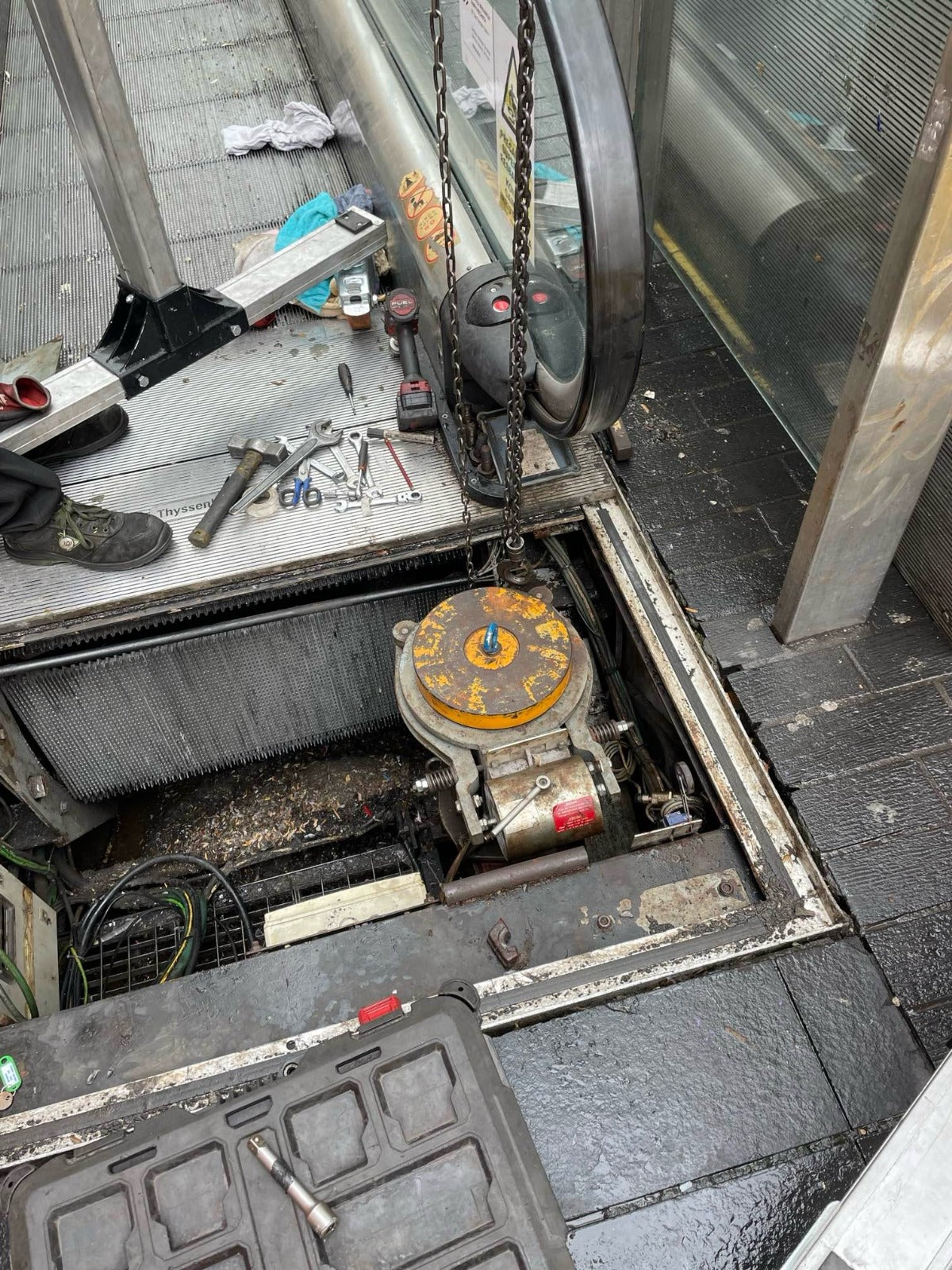 PET 500/1000 - GRÚA PÓRTICO DE ALUMINIO DE ELEVACIÓN TEMPORAL