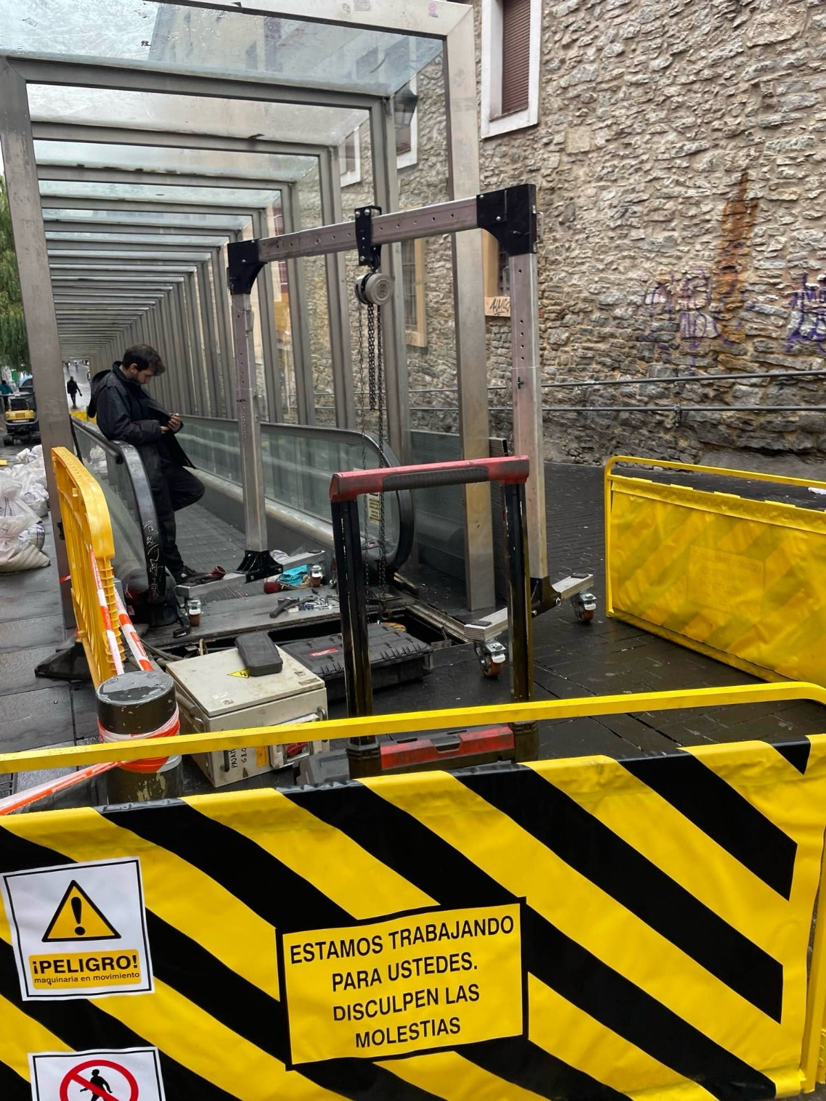 PET 500/1000 - GRÚA PÓRTICO DE ALUMINIO DE ELEVACIÓN TEMPORAL