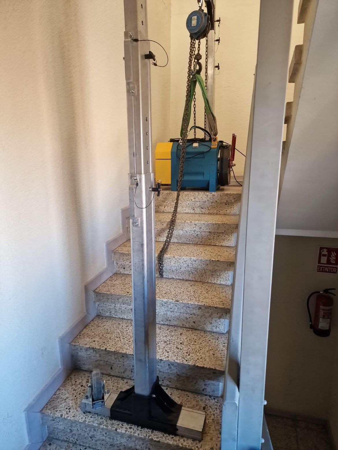 PET 500/1000 - GRÚA PÓRTICO DE ALUMINIO DE ELEVACIÓN TEMPORAL