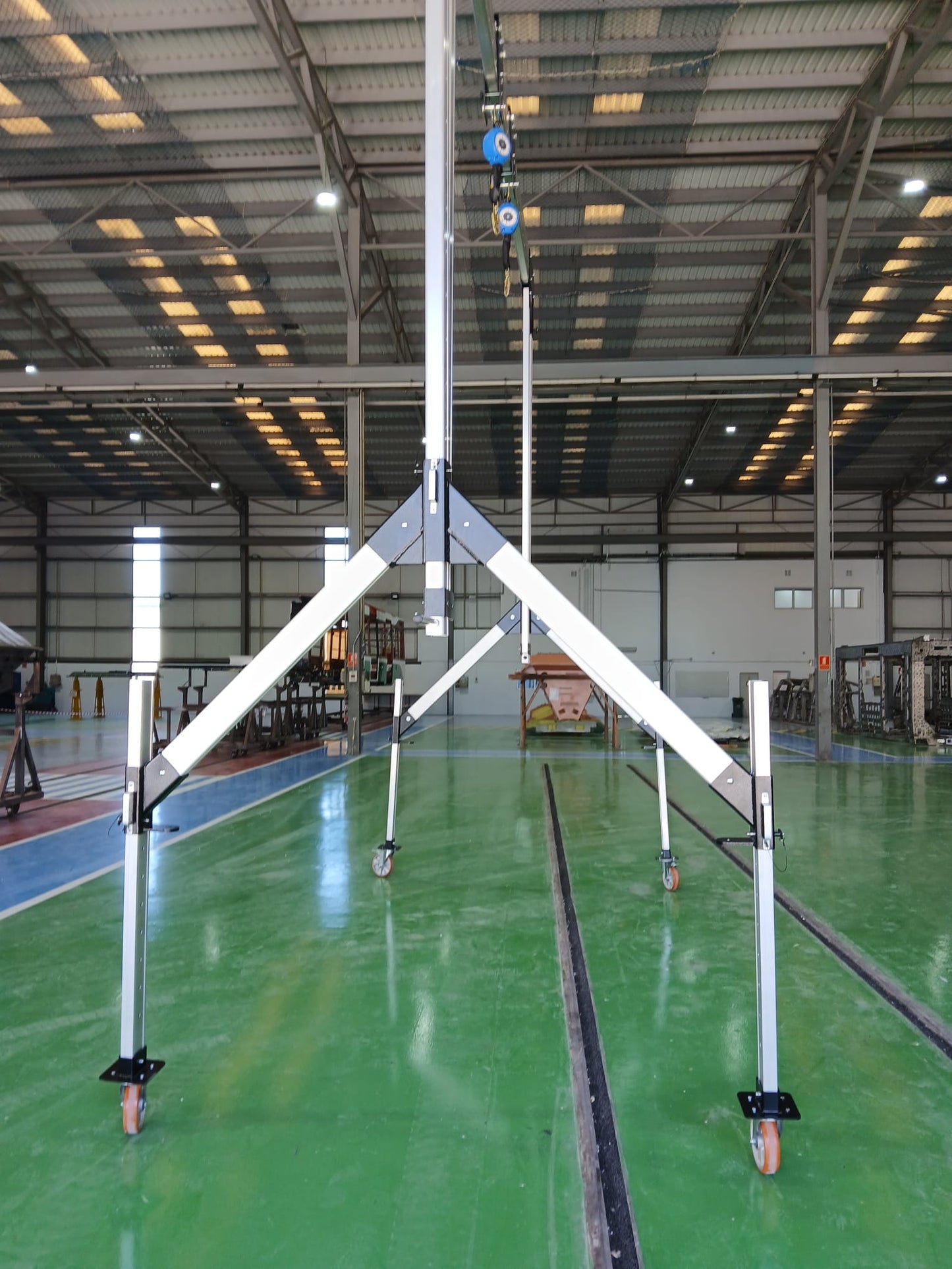 PET 2000 - ALUMINUM TEMPORARY LIFTING GANTRY CRANE