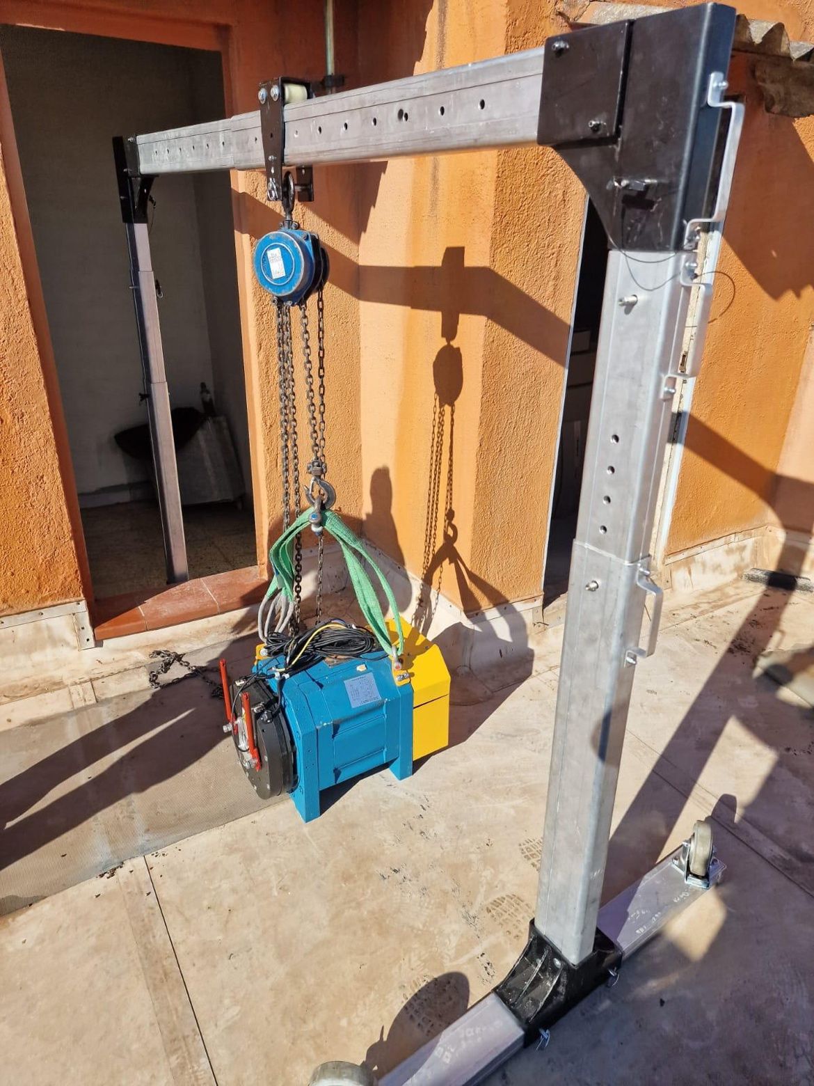 PET 500/1000 - GRÚA PÓRTICO DE ALUMINIO DE ELEVACIÓN TEMPORAL