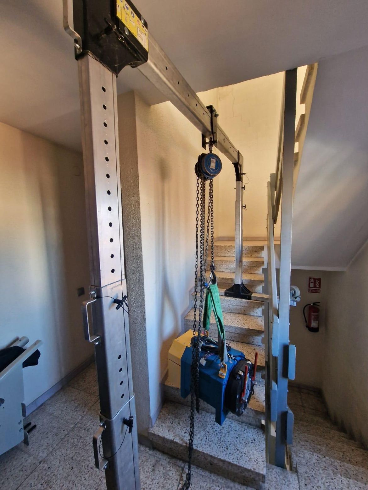 PET 500/1000 - GRÚA PÓRTICO DE ALUMINIO DE ELEVACIÓN TEMPORAL