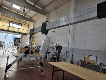 PET 3000 - ALUMINIUM-PORTALKRAN FÜR ZEITWEILIGES HEBEN